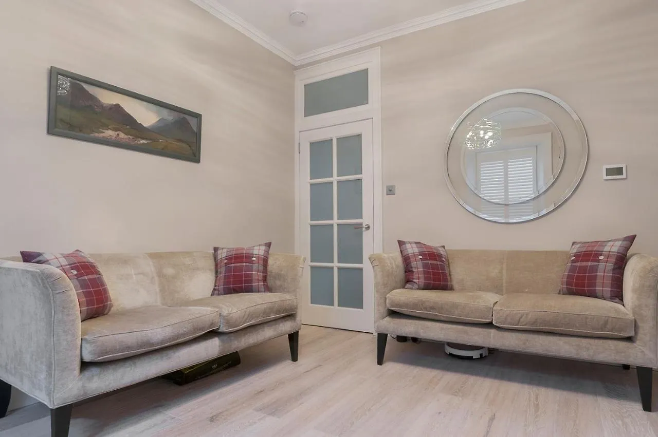 Cosy Holiday Apartment In Edinburgh City Centre, Rose Street