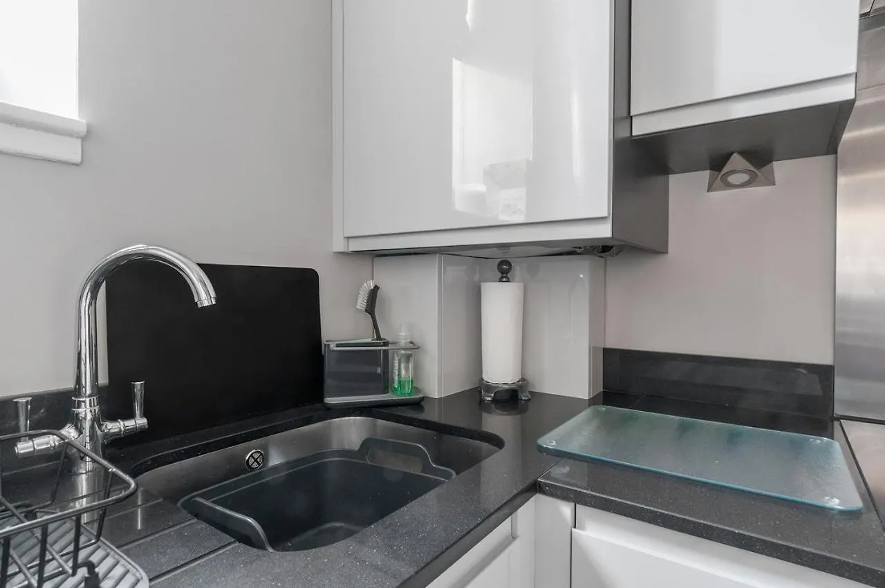 Cosy Holiday Apartment In Edinburgh City Centre, Rose Street