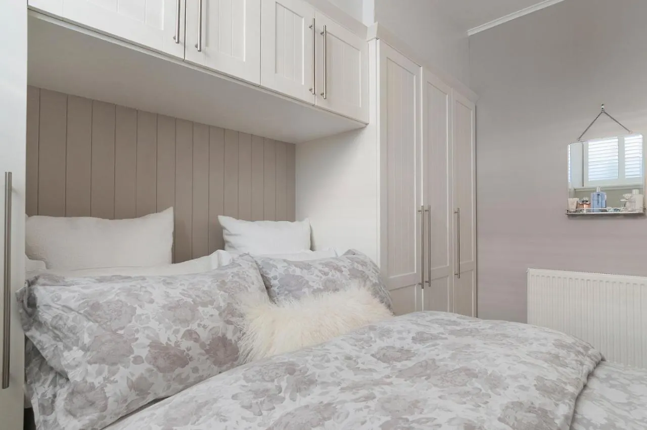 Cosy Holiday Apartment In Edinburgh City Centre, Rose Street